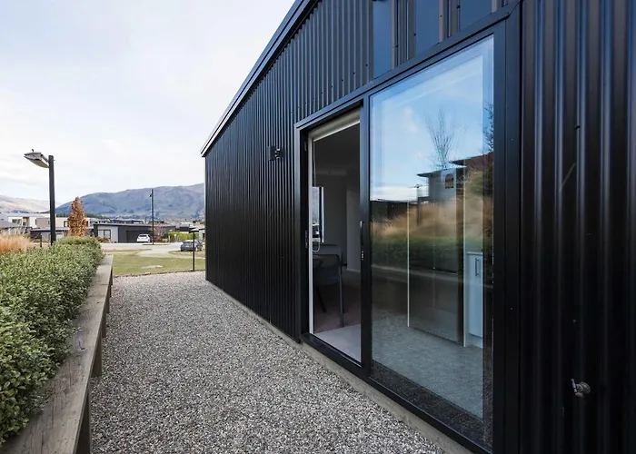 Modern Retreat In Near And Mountains 瓦纳卡