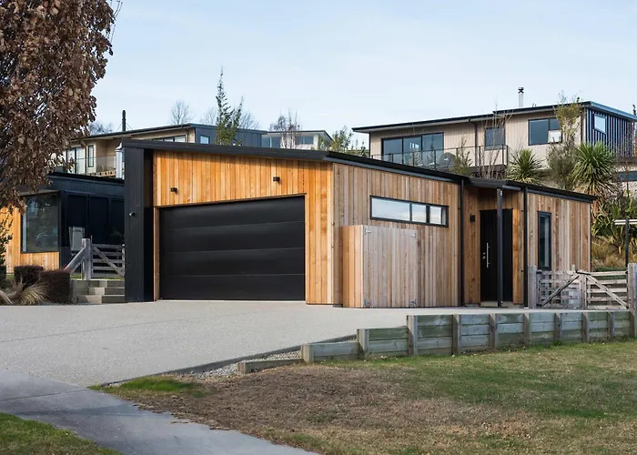 Modern Retreat In Near And Mountains 瓦纳卡